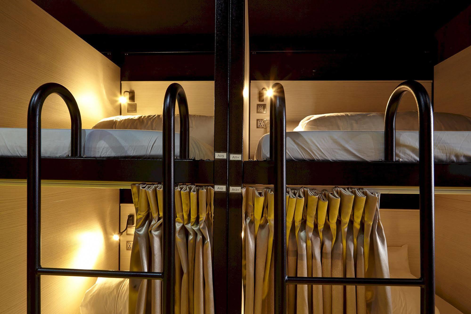 Here X There Hostel Taipei Main Station Экстерьер фото